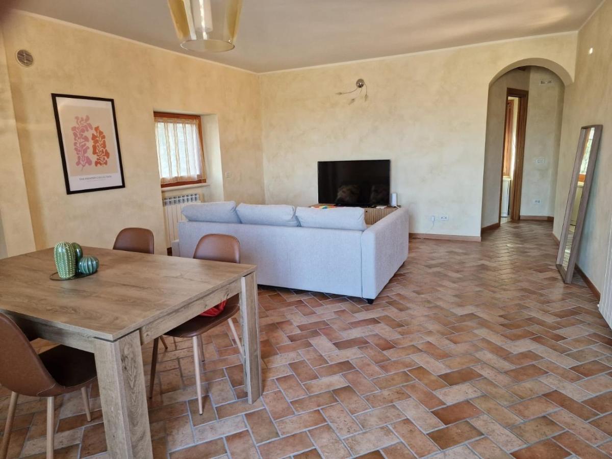 Ferienwohnung Thomas' Castle Pozzolengo Exterior foto