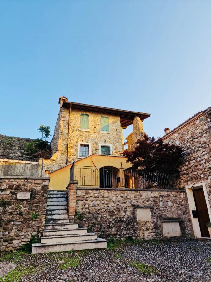 Ferienwohnung Thomas' Castle Pozzolengo Exterior foto