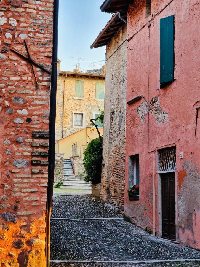 Ferienwohnung Thomas' Castle Pozzolengo Exterior foto