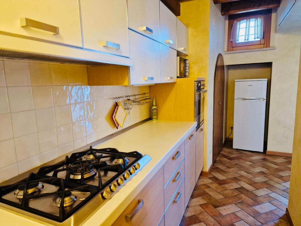 Ferienwohnung Thomas' Castle Pozzolengo Exterior foto